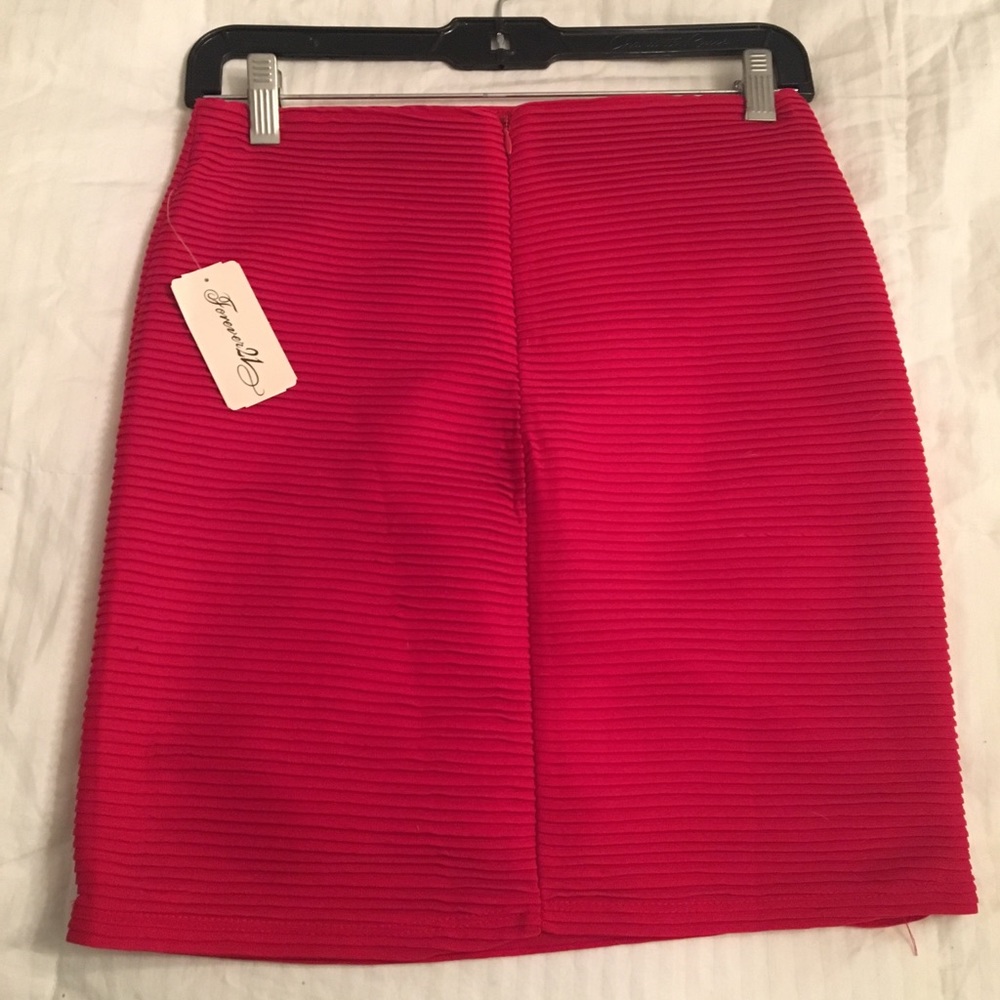 Red Ribbed Mini Skirt - Picture 3 of 8